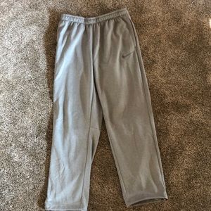 Women’s Nike Therma-Fit Gray Sweatpants